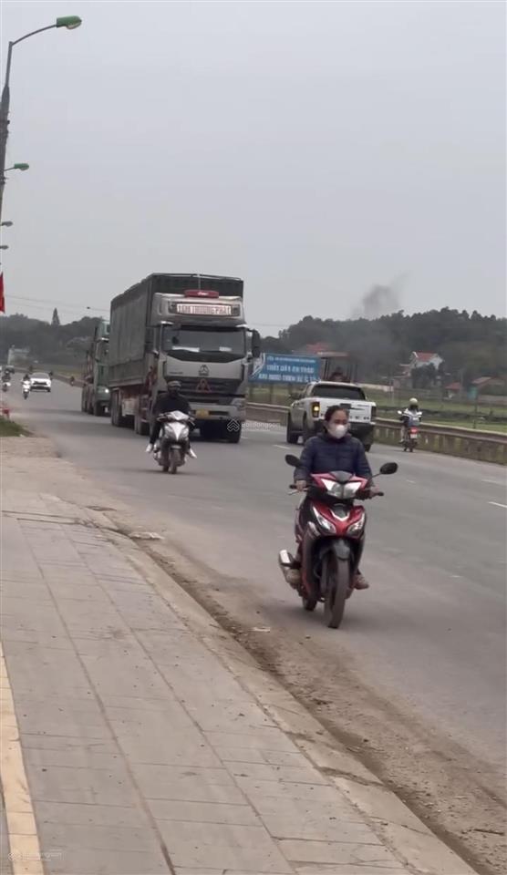 Kinh doanh bất chấp đường nhiều ô tô tránh 647m2 bán đất thị trấn vôi lạng giang bắc giang