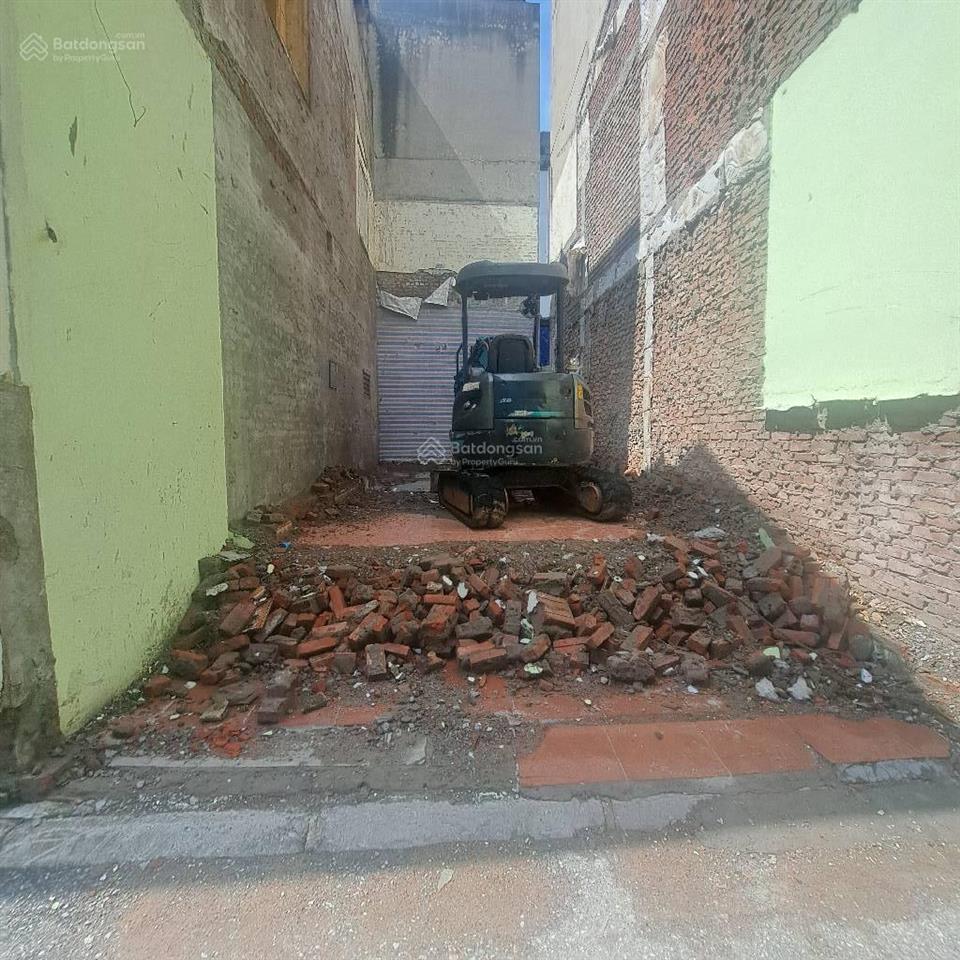 Bán nhanh đất ngọc thuỵ dt 38m ô tô tránh, thửa vuông đẹp, sát công viên