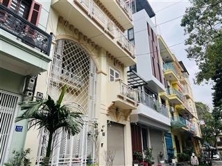 Bán nhà phố huỳnh thúc kháng  mt siêu rộng gần 6m  dt 70m2  khu phân lô  giá thương lượng tốt