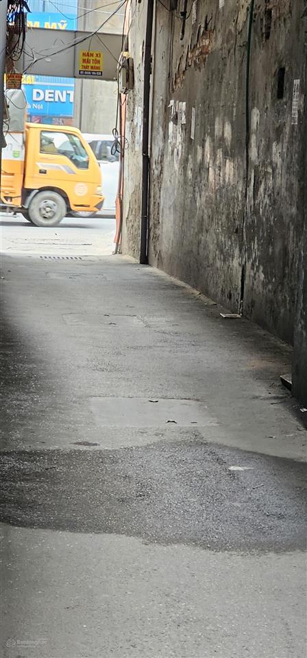 Nguyễn trãi, bán đất tặng nhà. giá đầu tư 136m2. giá 18,6 tỷ có thương lượng. nhà cách mặt phố 15m