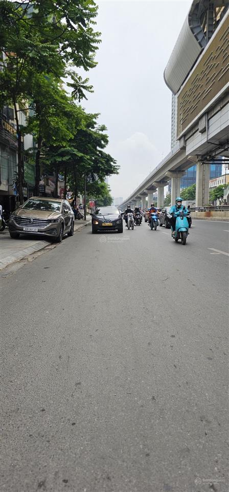 Nguyễn trãi, bán đất tặng nhà. giá đầu tư 136m2. giá 18,6 tỷ có thương lượng. nhà cách mặt phố 15m