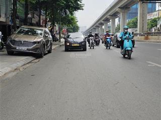 Nguyễn trãi, bán đất tặng nhà. giá đầu tư 136m2. giá 18,6 tỷ có thương lượng. nhà cách mặt phố 15m