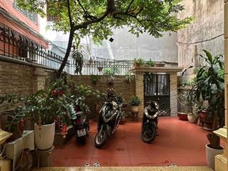 Bán gấp nhà võng thị  tây hồ. dt87m2, 3t, mt5,6m, sát hồ tây. nhà 2 thoáng
