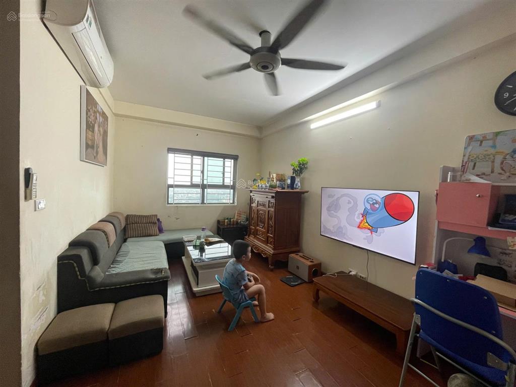 Bán nhanh 2pn , 1wc tầng trung ban công đông nam đồ đẹp, giá hơn 3 tỷ cc hà đông 0989 874 ***