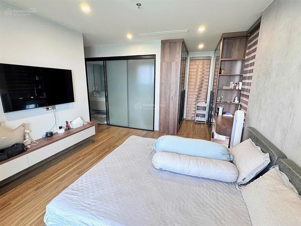 Chính chủ bán căn hộ b11 nam trung yên 70m2 2n2vs full nội thất, cách keangnam 300m, có slot 5,3 tỷ