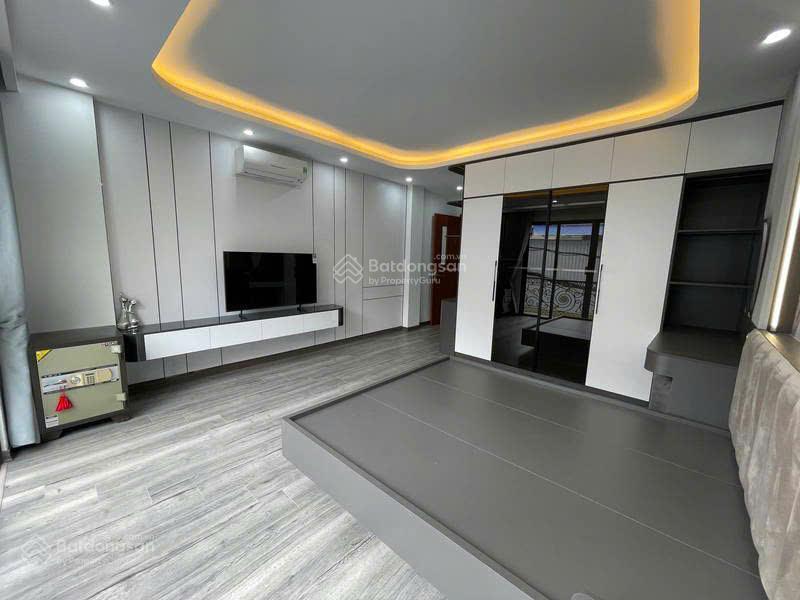 Nhà đẹp dân xây phố ái mộ,cách 1 nhà ra ô tô tránh.35m,5 tầng,full nt,ngõ thông. nhỉnh 8 tỷ