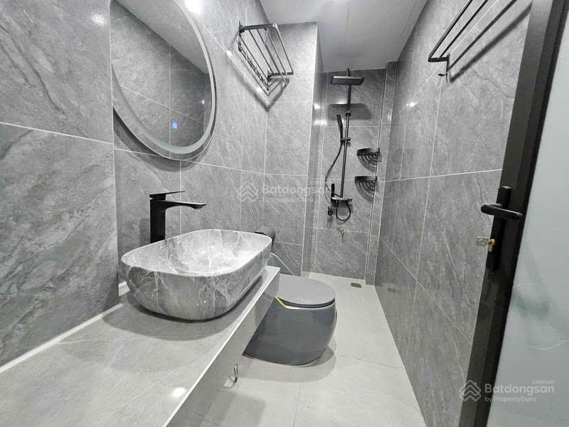 Nhà đẹp dân xây phố ái mộ,cách 1 nhà ra ô tô tránh.35m,5 tầng,full nt,ngõ thông. nhỉnh 8 tỷ