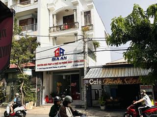 Cửa hàng rộng 40m2  mặt tiền sầm uất, gần trường  chợ, có vỉa hè rộng
