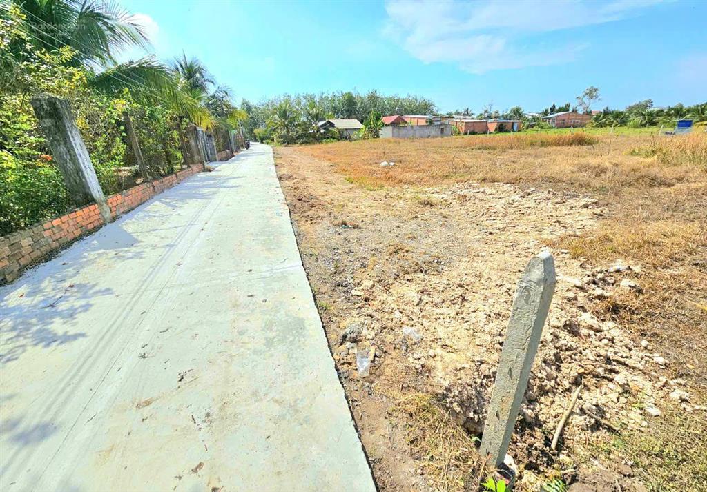 620tr, 5x43m thổ cư hết đất ngay chợ phước thạnh, đường bê tông ô tô vivu