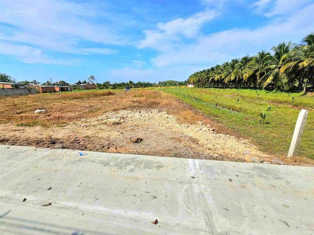 620tr, 5x43m thổ cư hết đất ngay chợ phước thạnh, đường bê tông ô tô vivu