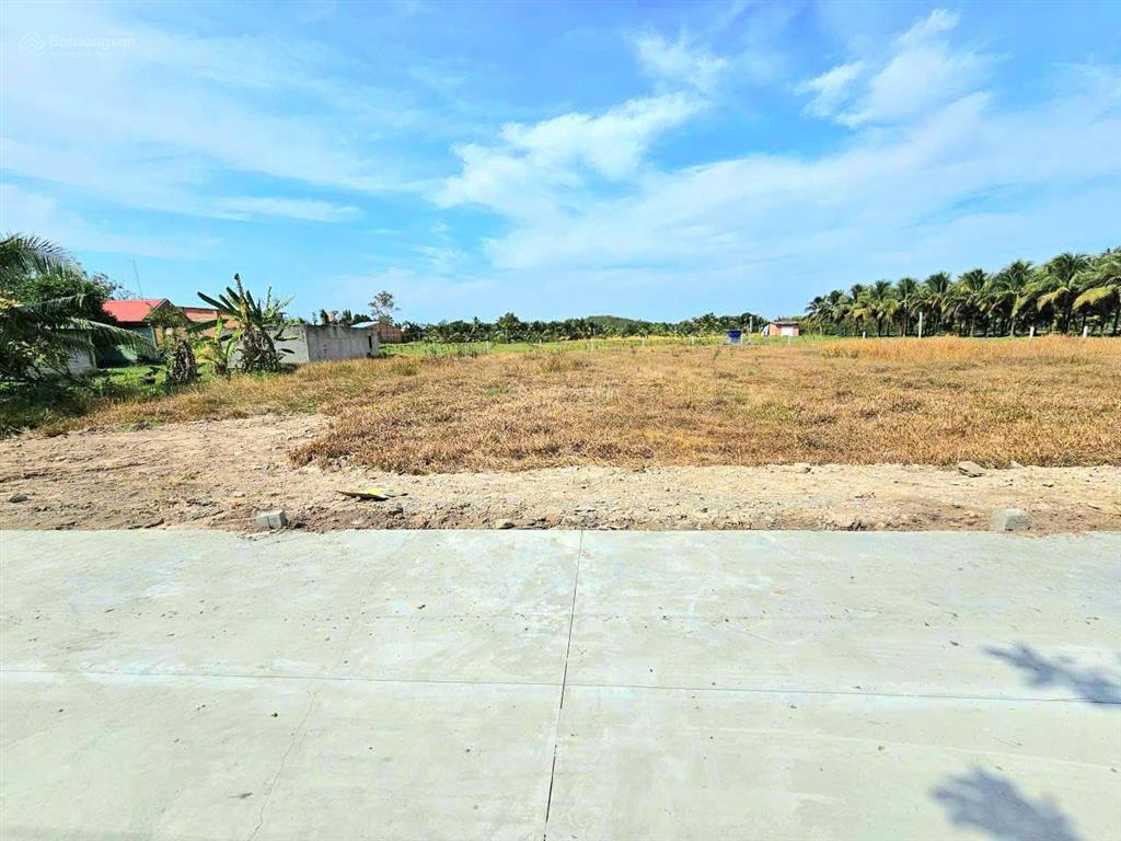 620tr, 5x43m thổ cư hết đất ngay chợ phước thạnh, đường bê tông ô tô vivu