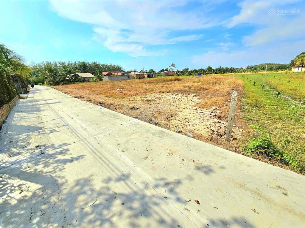 620tr, 5x43m thổ cư hết đất ngay chợ phước thạnh, đường bê tông ô tô vivu