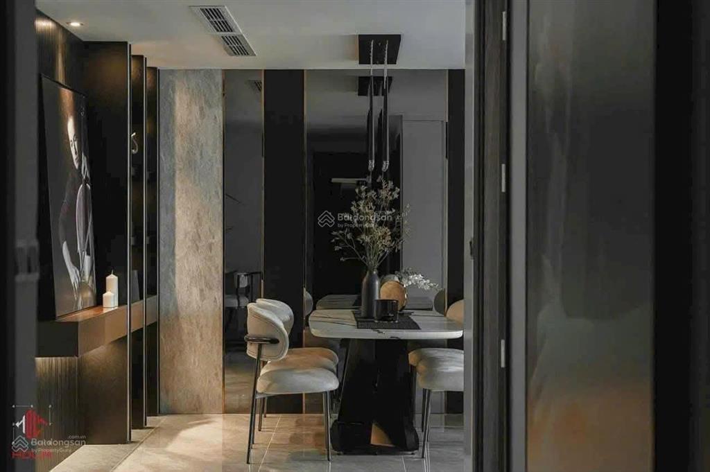 Cam kết giá siêu hấp dẫn 8tỷ, 3pn 2wc  dt 106m2  hướng đông, dự án sunrise city q7, sổ hồng rồi