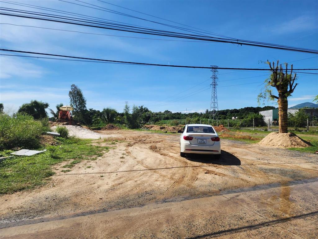 999tr lô đất sẵn sổ full thổ cư sát quốc lộ 1a cam lâm, nằm trong đại dự án vingroup