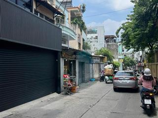 Siêu rẻ. nhà 3 tầng. gần chợ cây quéo. 55m2 (5x11 vuông vức). hxh sát bên. nhỉnh 6tỷ