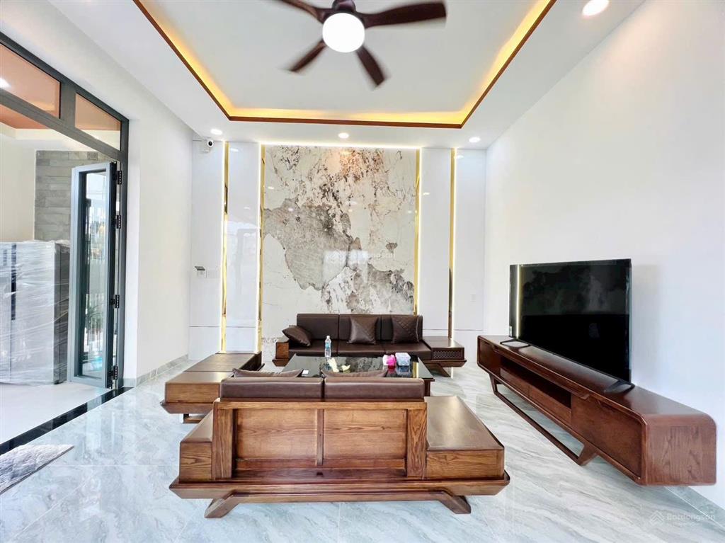 *** nhà vườn hóc môn  đường trần thị bốc. thới tam thôn. hóc môn  diện tích  7,2m x 23m. 150m2.