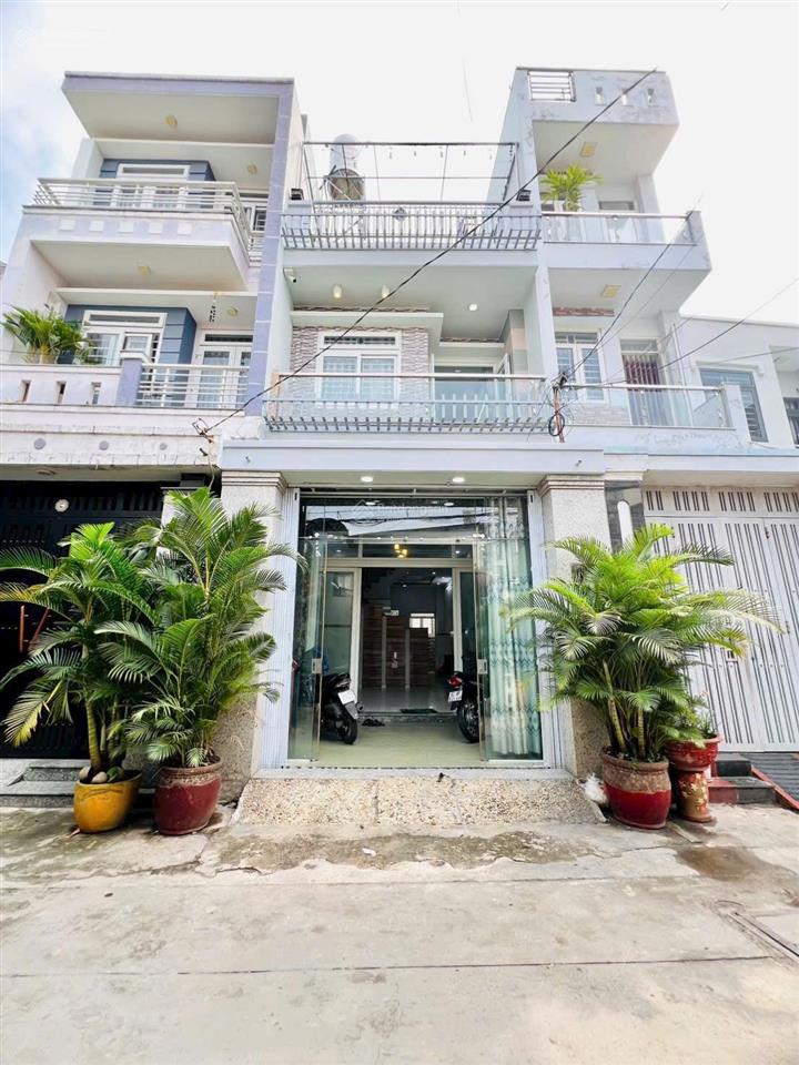 Bán nhà 3 tầng hẻm ô tô đường đông bắc gần cầu vượt quang trung. giá 5,68 tỷ
