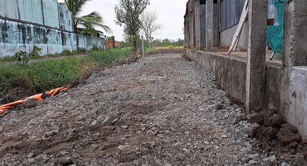 Cho thuê mặt bằng với 480m2 thổ cư và 1,433m2 đất lúa