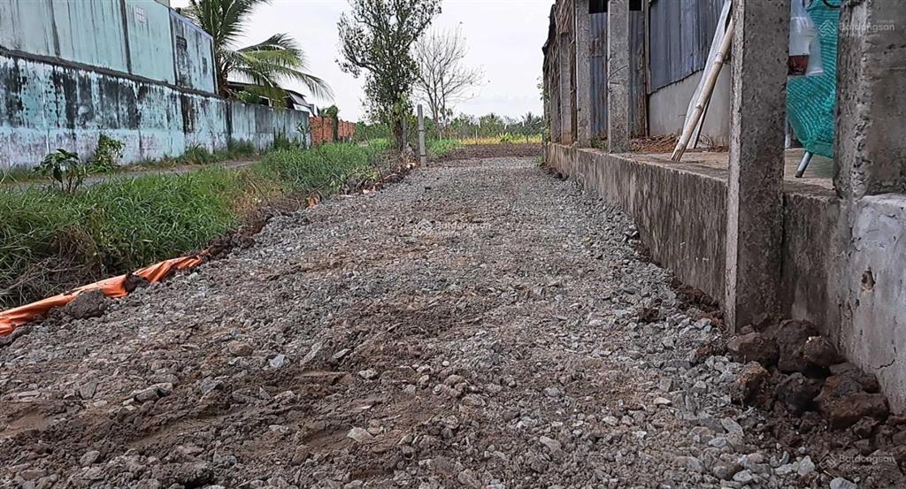 Cho thuê mặt bằng với 480m2 thổ cư và 1,433m2 đất lúa