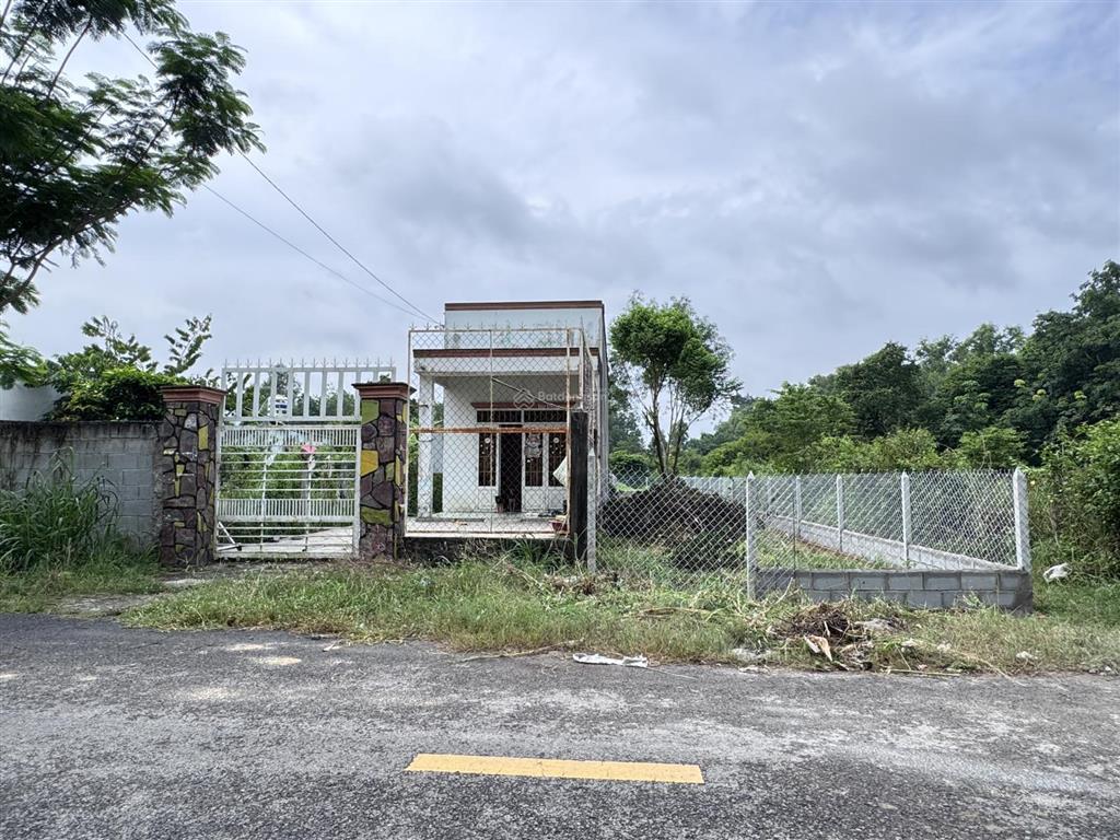 Hạ giá đất thổ cư 241,5m2, sổ vuông nở hậu, xây dựng ngay, qh khu dân cư hiện hữu