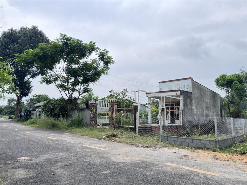 Hạ giá đất thổ cư 241,5m2, sổ vuông nở hậu, xây dựng ngay, qh khu dân cư hiện hữu