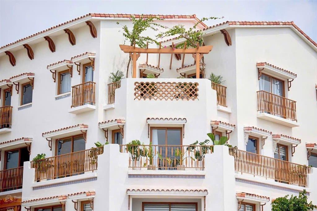 Căn góc biệt thự đơn lập 1 hầm 3 lầu (14x20), view sun world 15ha mua từ cđt   0931 793 ***