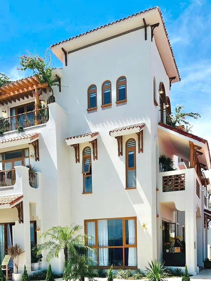 Căn góc biệt thự đơn lập 1 hầm 3 lầu (14x20), view sun world 15ha mua từ cđt   0931 793 ***