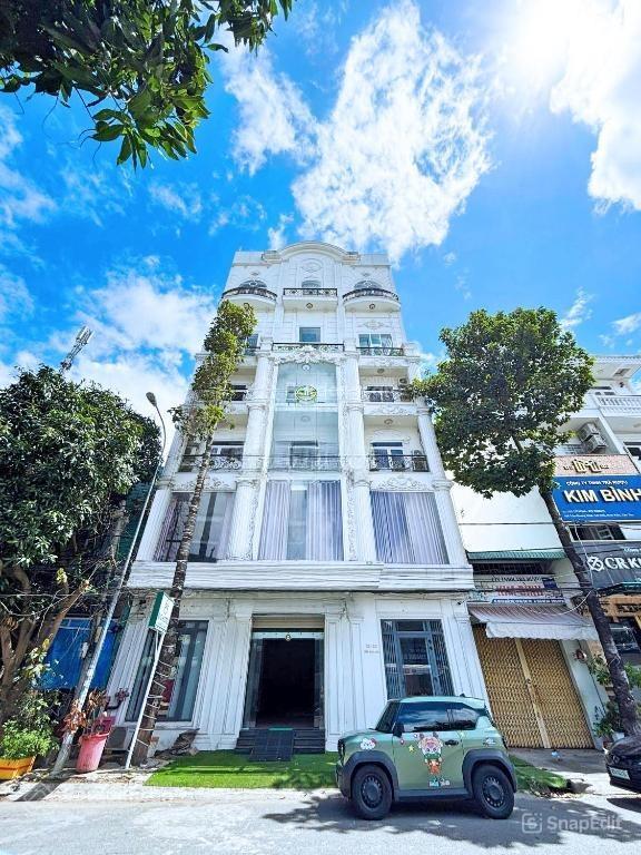 Bán tòa chdv sát trường đại học hutech q. bt (5,5x24m) hầm, 7 tầng hđt 153tr/th 37 tỷ