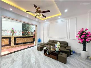 Chủ cần bán  nguyễn chí thanh  5tx35m2 thang máyoto cạnh8.5tđông bắc