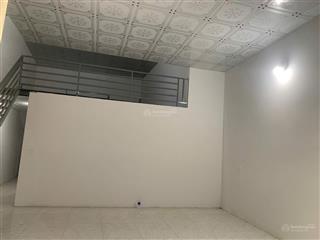 Bán đất tặng nhà cấp 4  sổ đỏ chính chủ  gần kcn quang minh