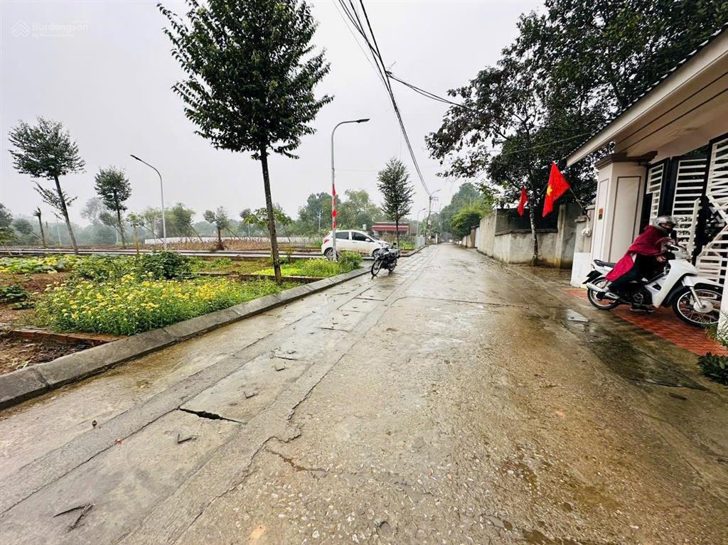 Cắt lỗ 200tr lô đất 61m2 trục chính đồng trạng cổ đông.sát 5p di chuyển ra đh quốc gia, fpt và ql21