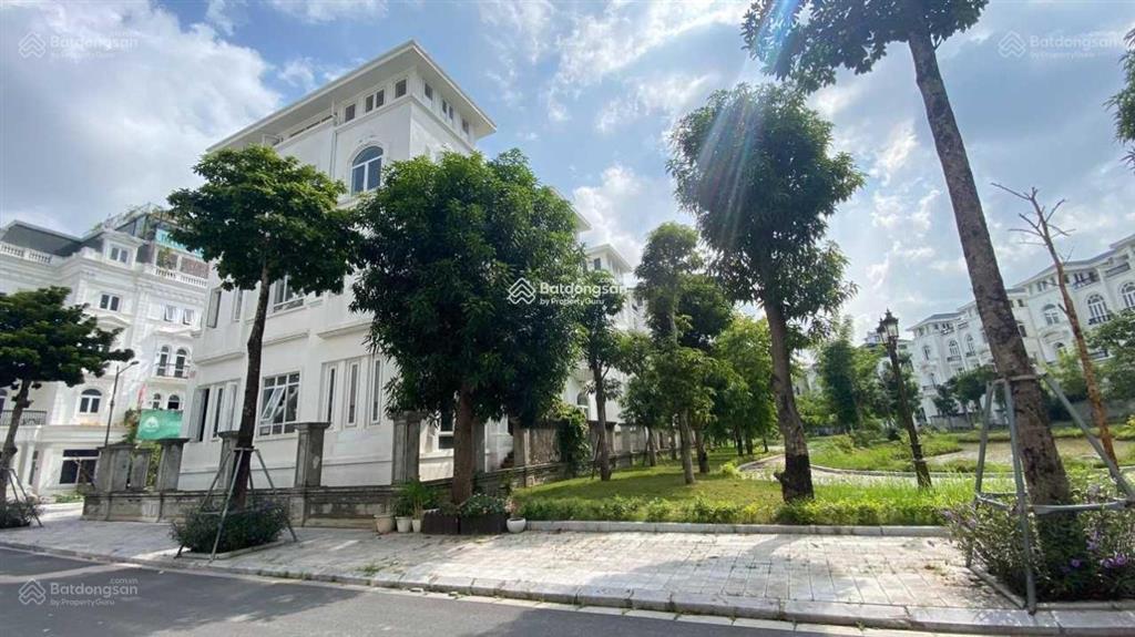 Chỉ từ 50 tỷ sở hữu căn bt 200m2 x 4 tầng 1 hầm! có hồ cá koi công viên quanh nhà, sát lê quang đạo