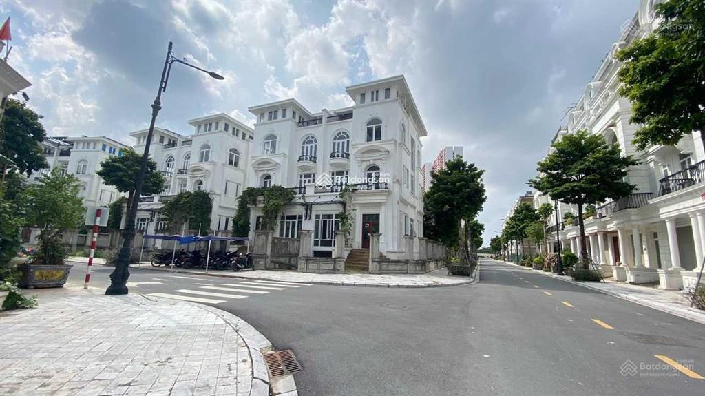 Chỉ từ 50 tỷ sở hữu căn bt 200m2 x 4 tầng 1 hầm! có hồ cá koi công viên quanh nhà, sát lê quang đạo