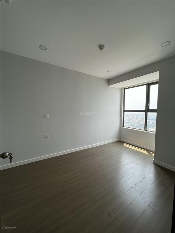 Còn căn duy nhất 2pn 1wc ntcb river panorama giá chỉ 10tr/tháng.  0981 795 ***