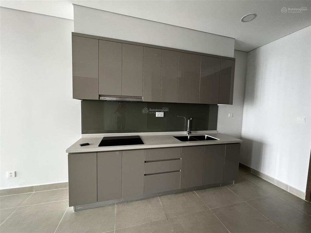 Còn căn duy nhất 2pn 1wc ntcb river panorama giá chỉ 10tr/tháng.  0981 795 ***