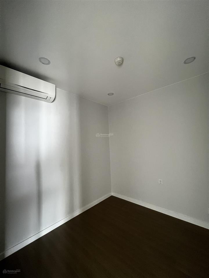 Còn căn duy nhất 2pn 1wc ntcb river panorama giá chỉ 10tr/tháng.  0981 795 ***
