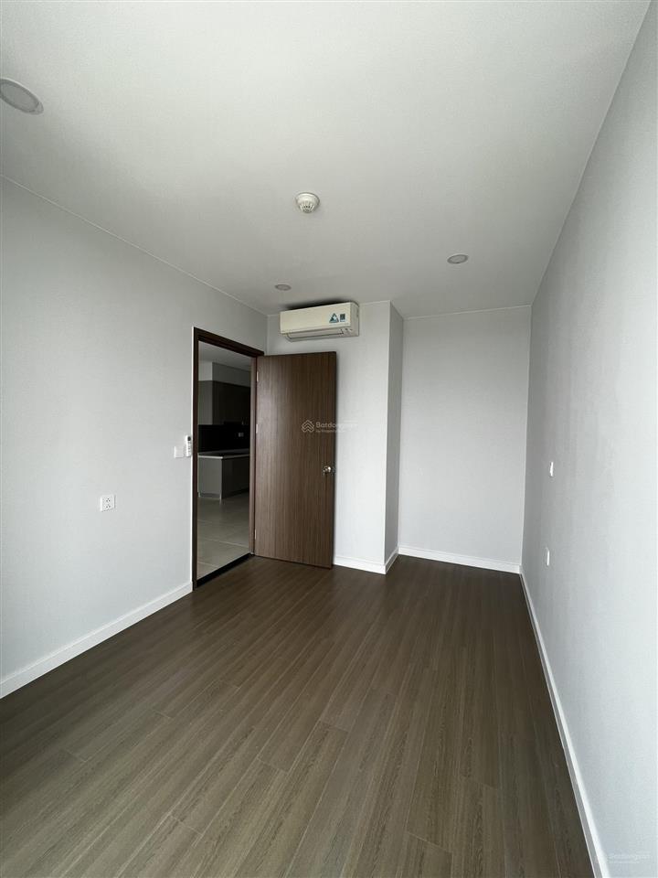 Còn căn duy nhất 2pn 1wc ntcb river panorama giá chỉ 10tr/tháng.  0981 795 ***