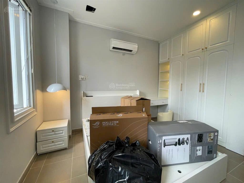 Siêu phẩm 2 phòng ngủ lầu cao ban công full nội thất rộng 95m2 ngay chợ bà chiểu