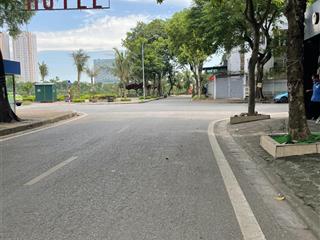 Linh đàm lộng gió, đường trục chính, sát hồ