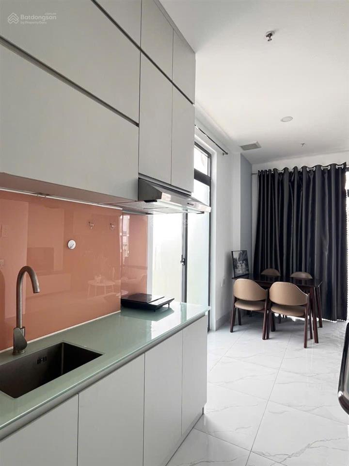 Trống lại căn hộ 1 phòng ngủ, cửa sổ lớn đón nắng  full nội thất hiện đại, thang máy, hầm xe