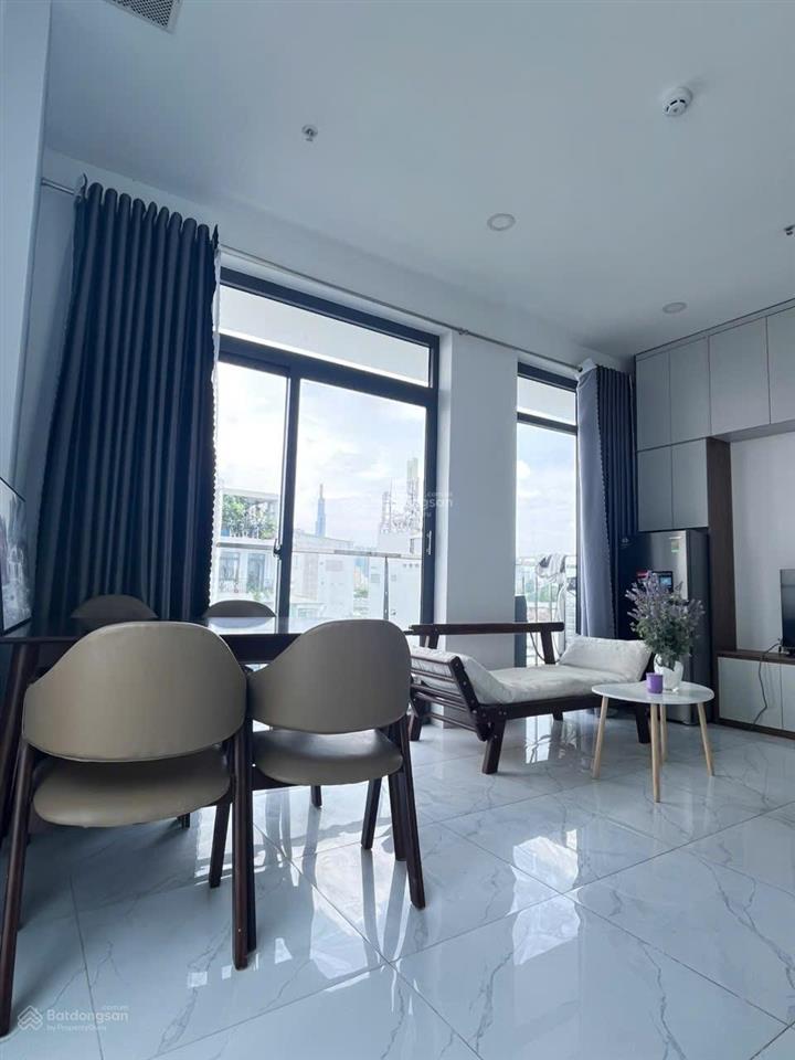 Trống lại căn hộ 1 phòng ngủ, cửa sổ lớn đón nắng  full nội thất hiện đại, thang máy, hầm xe