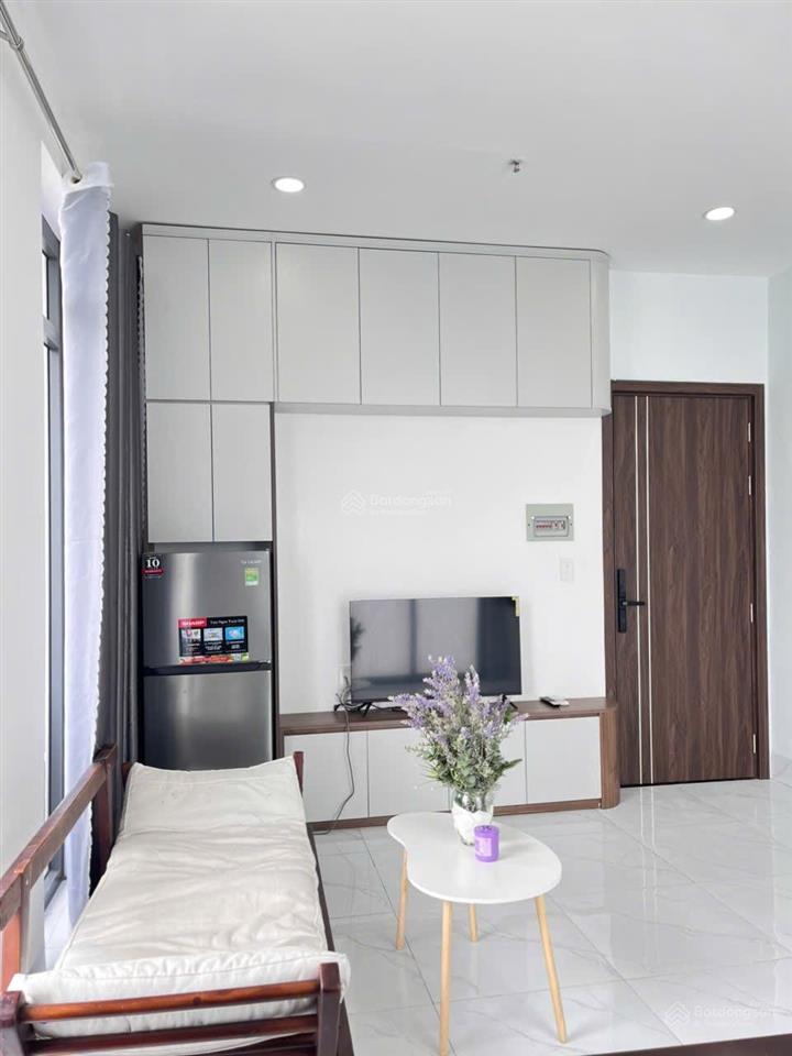 Trống lại căn hộ 1 phòng ngủ, cửa sổ lớn đón nắng  full nội thất hiện đại, thang máy, hầm xe