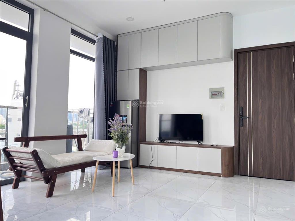 Trống lại căn hộ 1 phòng ngủ, cửa sổ lớn đón nắng  full nội thất hiện đại, thang máy, hầm xe