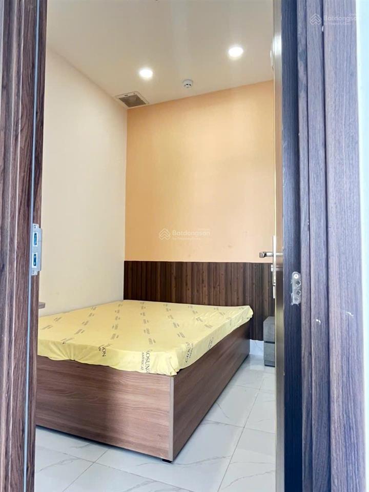 Trống lại căn hộ 1 phòng ngủ, cửa sổ lớn đón nắng  full nội thất hiện đại, thang máy, hầm xe