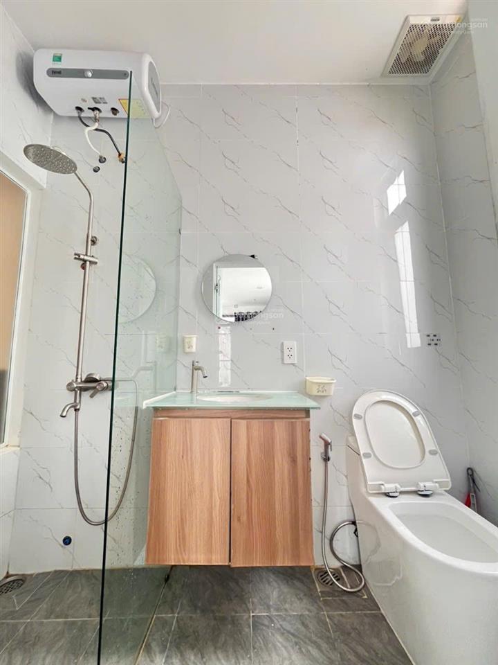 Trống lại căn hộ 1 phòng ngủ, cửa sổ lớn đón nắng  full nội thất hiện đại, thang máy, hầm xe