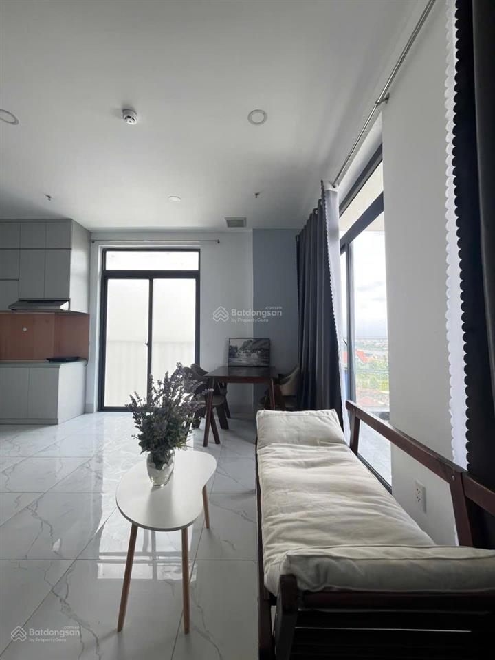 Trống lại căn hộ 1 phòng ngủ, cửa sổ lớn đón nắng  full nội thất hiện đại, thang máy, hầm xe