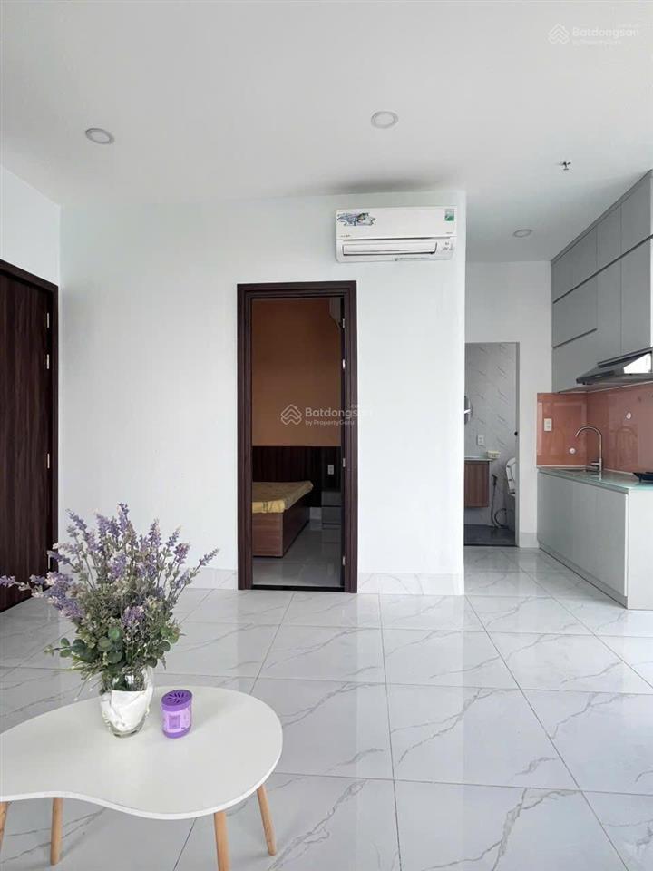 Trống lại căn hộ 1 phòng ngủ, cửa sổ lớn đón nắng  full nội thất hiện đại, thang máy, hầm xe