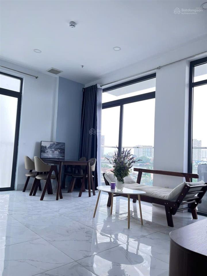 Trống lại căn hộ 1 phòng ngủ, cửa sổ lớn đón nắng  full nội thất hiện đại, thang máy, hầm xe