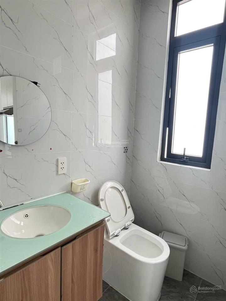 Trống lại căn hộ 1 phòng ngủ, cửa sổ lớn đón nắng  full nội thất hiện đại, thang máy, hầm xe