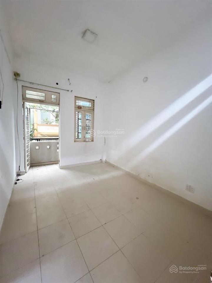 Chỉ 5.9tyhẻm nhựa 6m  cách 10m ra mặt tiền hoàng văn thụvòng xoay lăng cha cả, 35m2vừa ở vừa kd